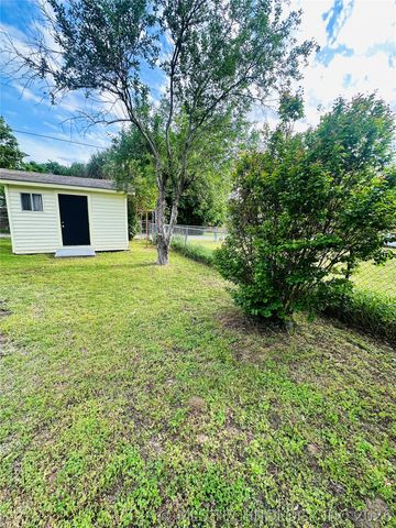 1001 Summit Street, Henryetta, OK 74437