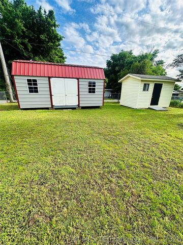 1001 Summit Street, Henryetta, OK 74437