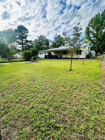 1001 Summit Street, Henryetta, OK 74437