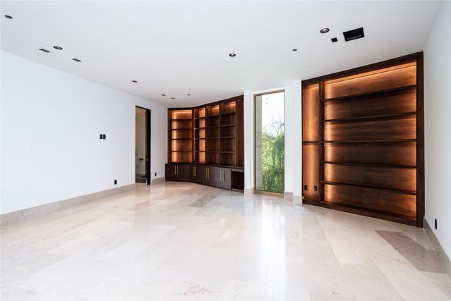 10920 Strait Lane, Dallas, TX 75229