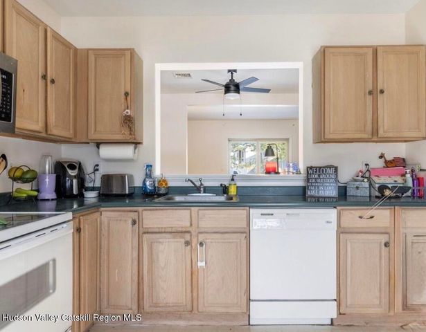 15 Troy Lane, Highland, NY 12528