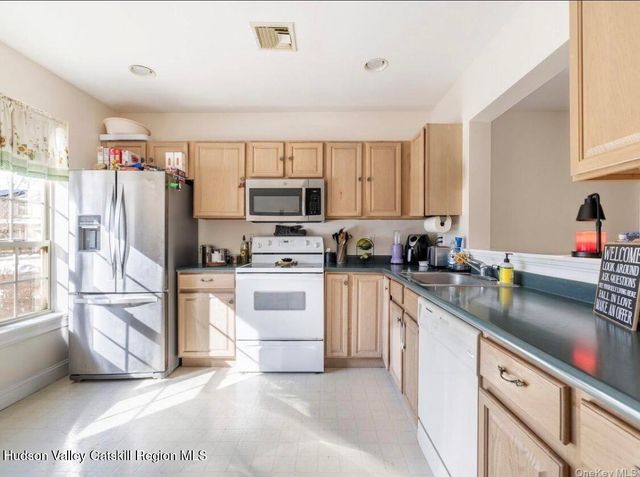 15 Troy Lane, Highland, NY 12528