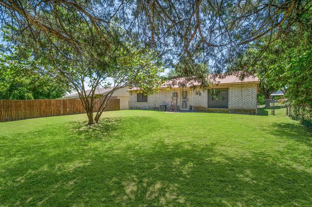 7105 Flameleaf Place, Dallas, TX 75249