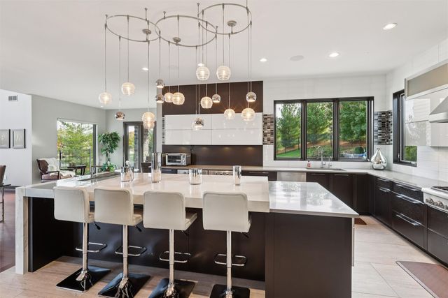 5710 Chestnut Lane, West Des Moines, IA 50266