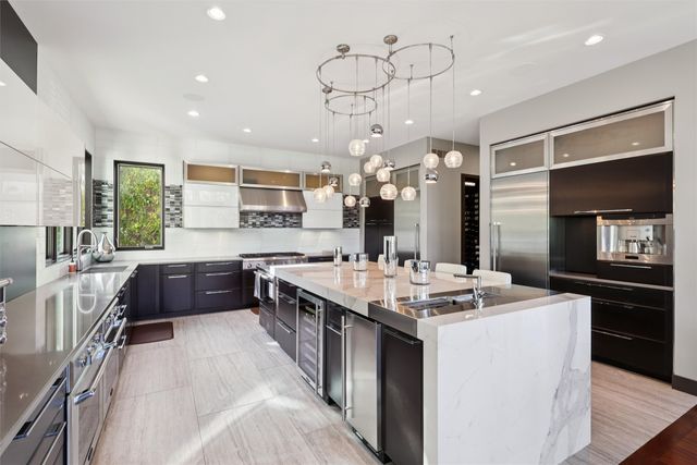 5710 Chestnut Lane, West Des Moines, IA 50266