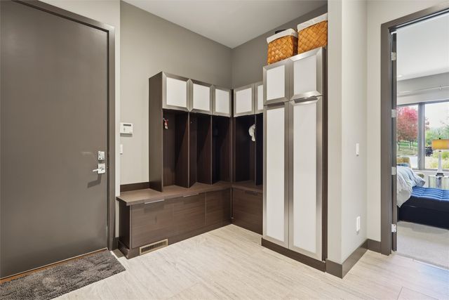 5710 Chestnut Lane, West Des Moines, IA 50266