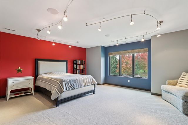 5710 Chestnut Lane, West Des Moines, IA 50266