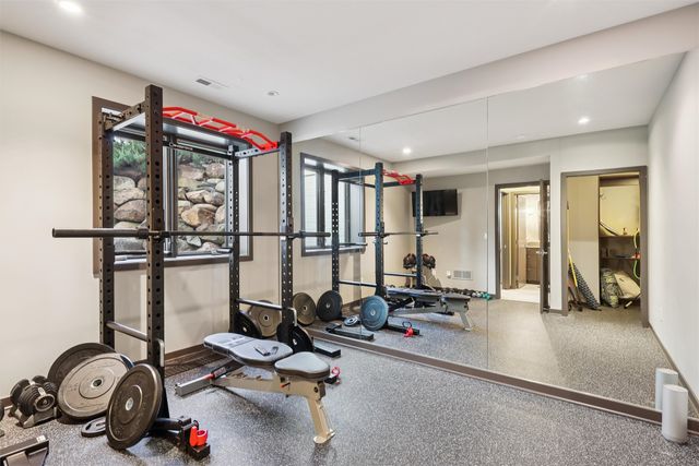 5710 Chestnut Lane, West Des Moines, IA 50266