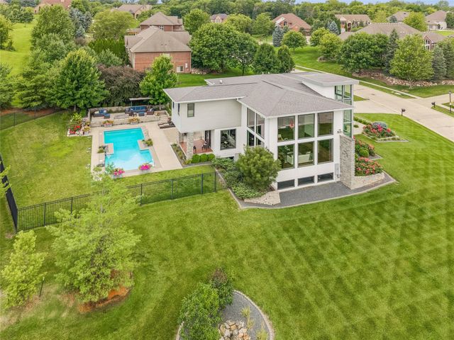 5710 Chestnut Lane, West Des Moines, IA 50266