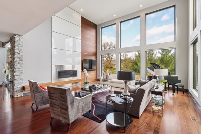 5710 Chestnut Lane, West Des Moines, IA 50266