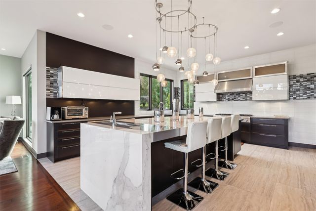 5710 Chestnut Lane, West Des Moines, IA 50266