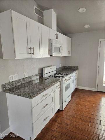 1013 Scenery Circle, Las Vegas, NV 89128