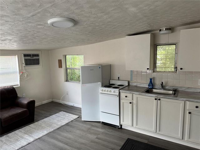 425 E SESSOMS AVENUE, Lake Wales, FL 33853