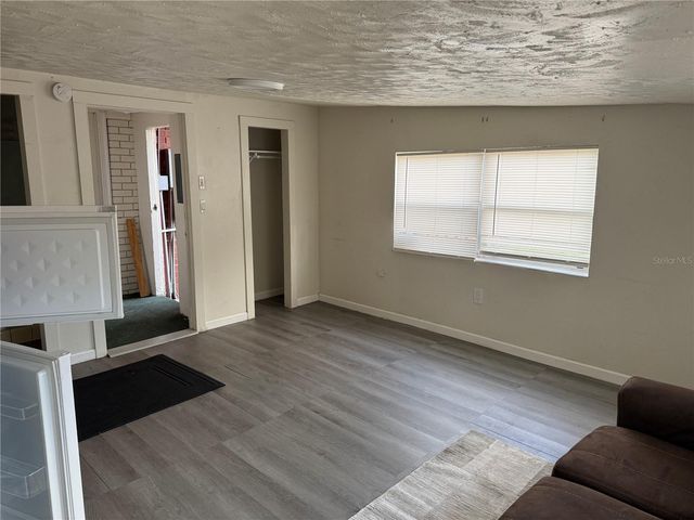 425 E SESSOMS AVENUE, Lake Wales, FL 33853