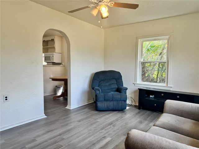 425 E SESSOMS AVENUE, Lake Wales, FL 33853