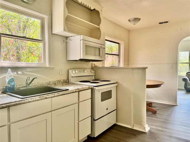 425 E SESSOMS AVENUE, Lake Wales, FL 33853