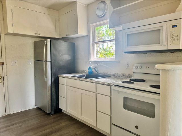425 E SESSOMS AVENUE, Lake Wales, FL 33853