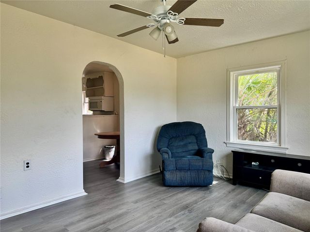 425 E SESSOMS AVENUE, Lake Wales, FL 33853