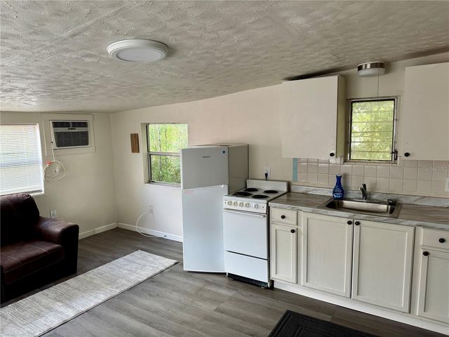 425 E SESSOMS AVENUE, Lake Wales, FL 33853