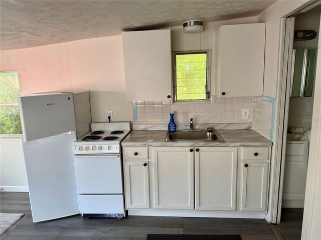 425 E SESSOMS AVENUE, Lake Wales, FL 33853