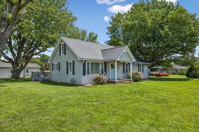 903 Days Rd, Lafayette, TN 37083