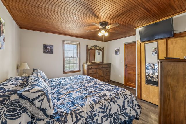 903 Days Rd, Lafayette, TN 37083