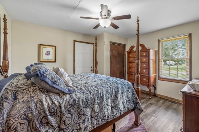 903 Days Rd, Lafayette, TN 37083