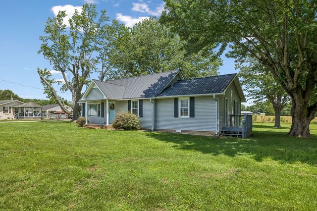 903 Days Rd, Lafayette, TN 37083