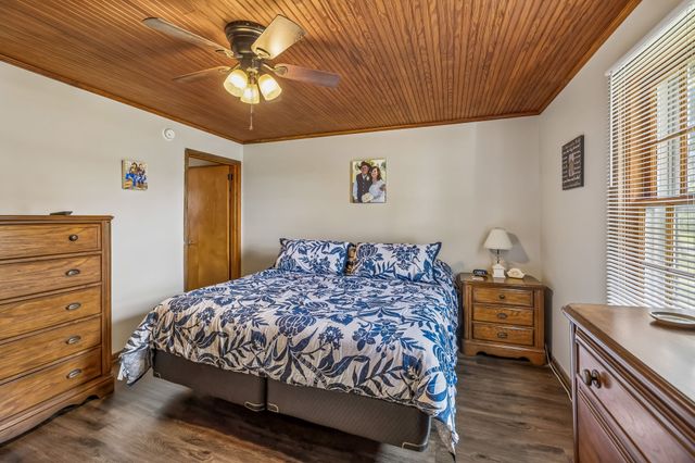 903 Days Rd, Lafayette, TN 37083