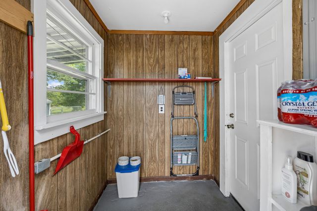 903 Days Rd, Lafayette, TN 37083
