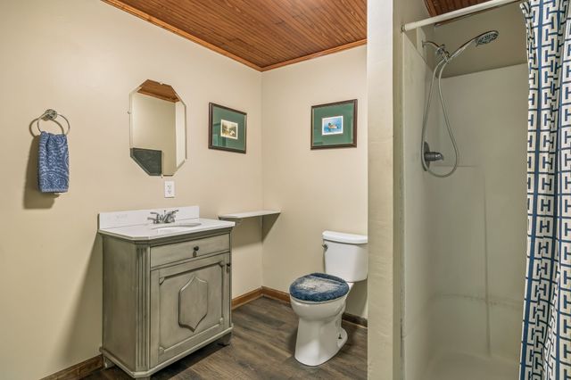 903 Days Rd, Lafayette, TN 37083