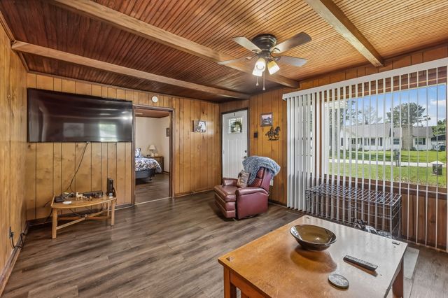 903 Days Rd, Lafayette, TN 37083
