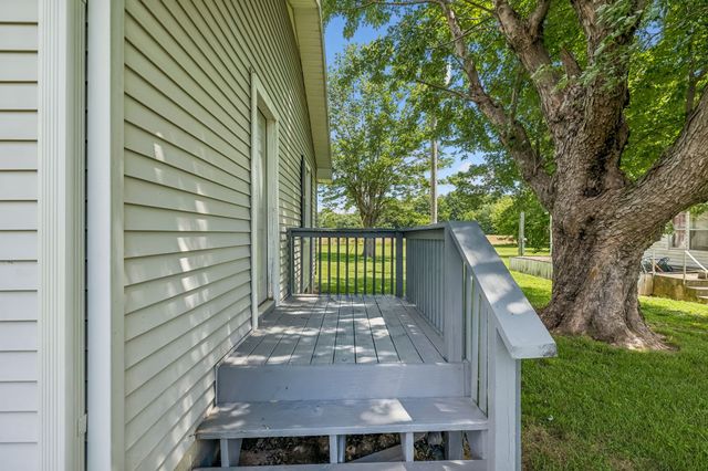 903 Days Rd, Lafayette, TN 37083