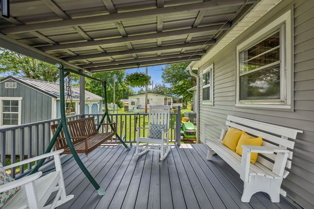 903 Days Rd, Lafayette, TN 37083