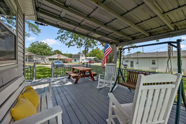 903 Days Rd, Lafayette, TN 37083
