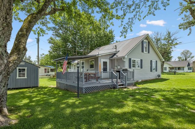903 Days Rd, Lafayette, TN 37083