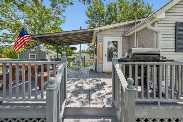 903 Days Rd, Lafayette, TN 37083