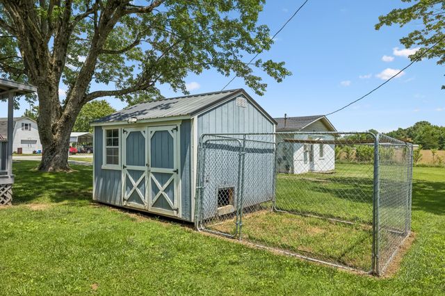 903 Days Rd, Lafayette, TN 37083