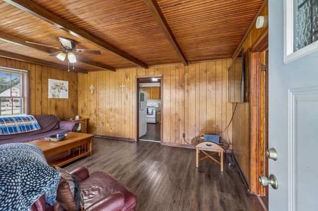 903 Days Rd, Lafayette, TN 37083