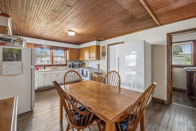 903 Days Rd, Lafayette, TN 37083