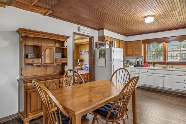903 Days Rd, Lafayette, TN 37083