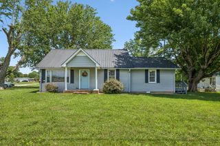 903 Days Rd, Lafayette, TN 37083