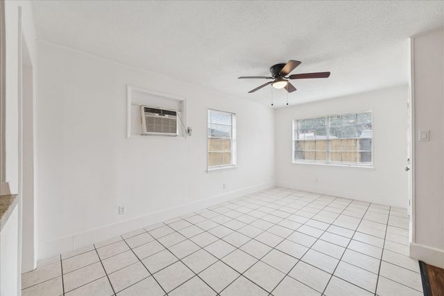 431 Hummingbird Lane, Houston, TX 77060