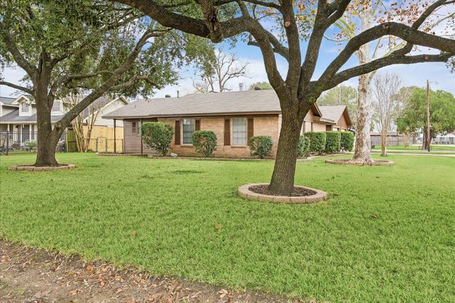 431 Hummingbird Lane, Houston, TX 77060