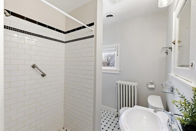 2937 Summit AVENUE, Milwaukee, WI 53211
