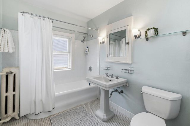 2937 Summit AVENUE, Milwaukee, WI 53211