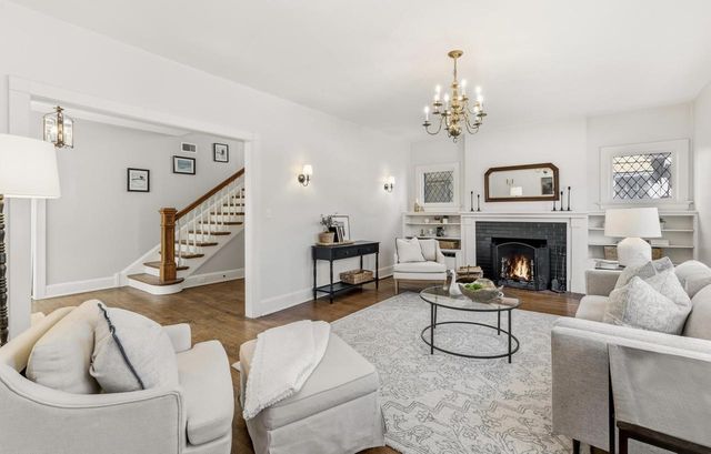 2937 Summit AVENUE, Milwaukee, WI 53211