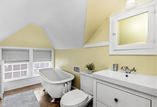 2937 Summit AVENUE, Milwaukee, WI 53211
