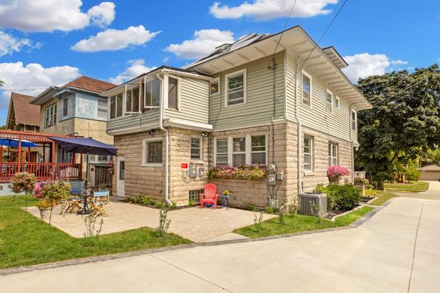 2937 Summit AVENUE, Milwaukee, WI 53211