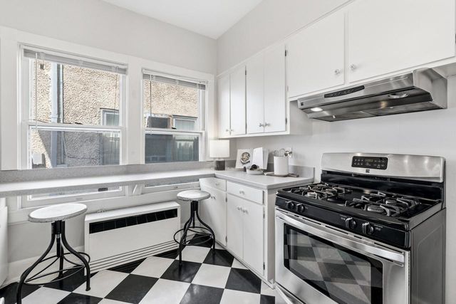 2937 Summit AVENUE, Milwaukee, WI 53211
